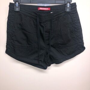 UNIONBAY Black Cargo Shorts Stylish and Functional